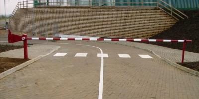 Manual arm barrier